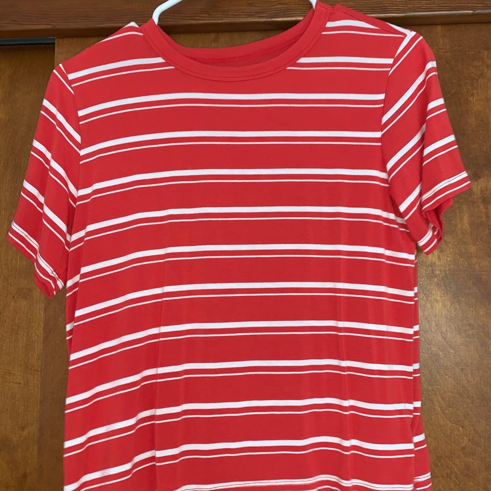Very comfy and casual T-shirt barely worn.